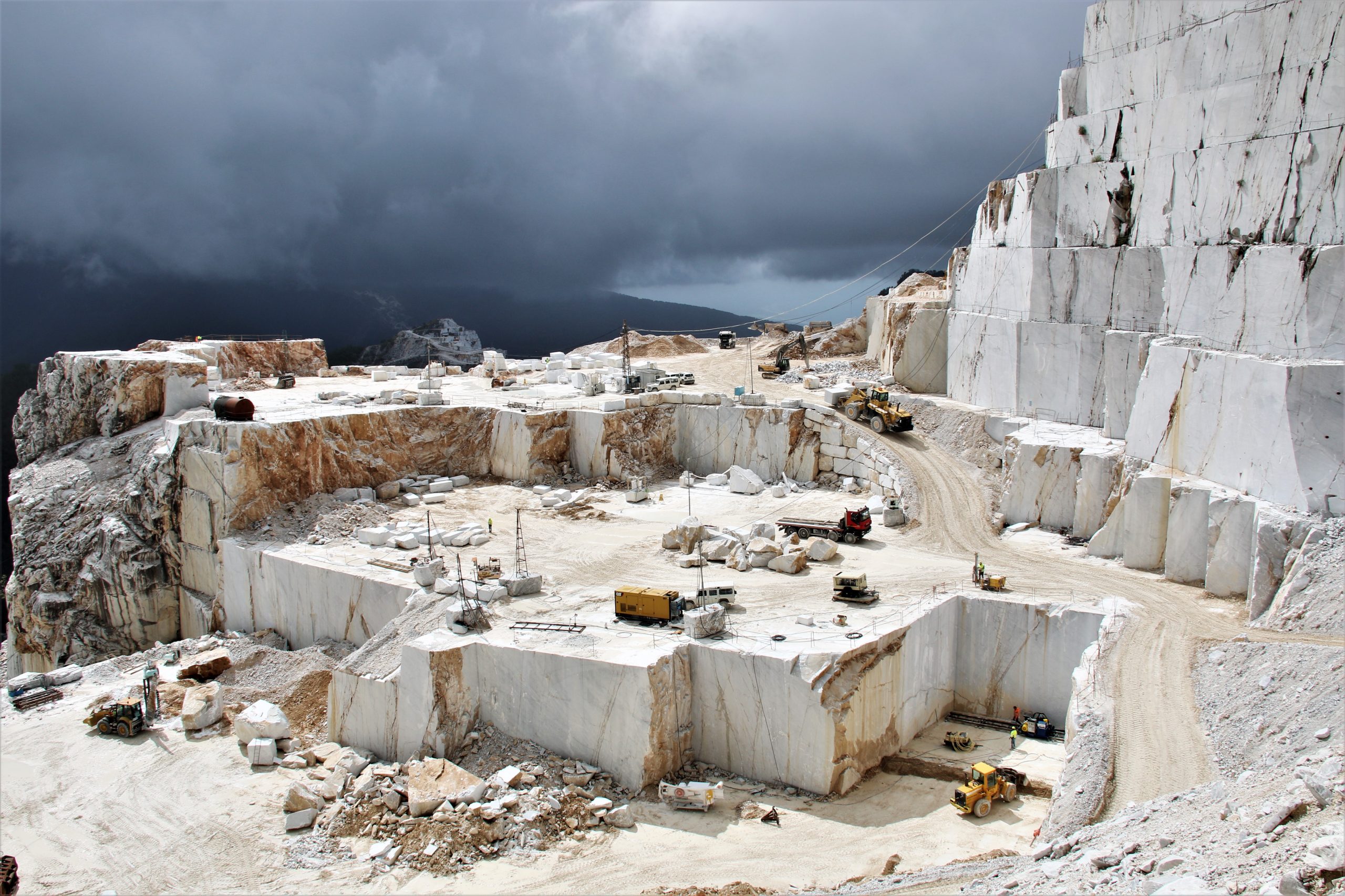 Carrara Marble Mountains – T O N I B R A N C A T I S A N O