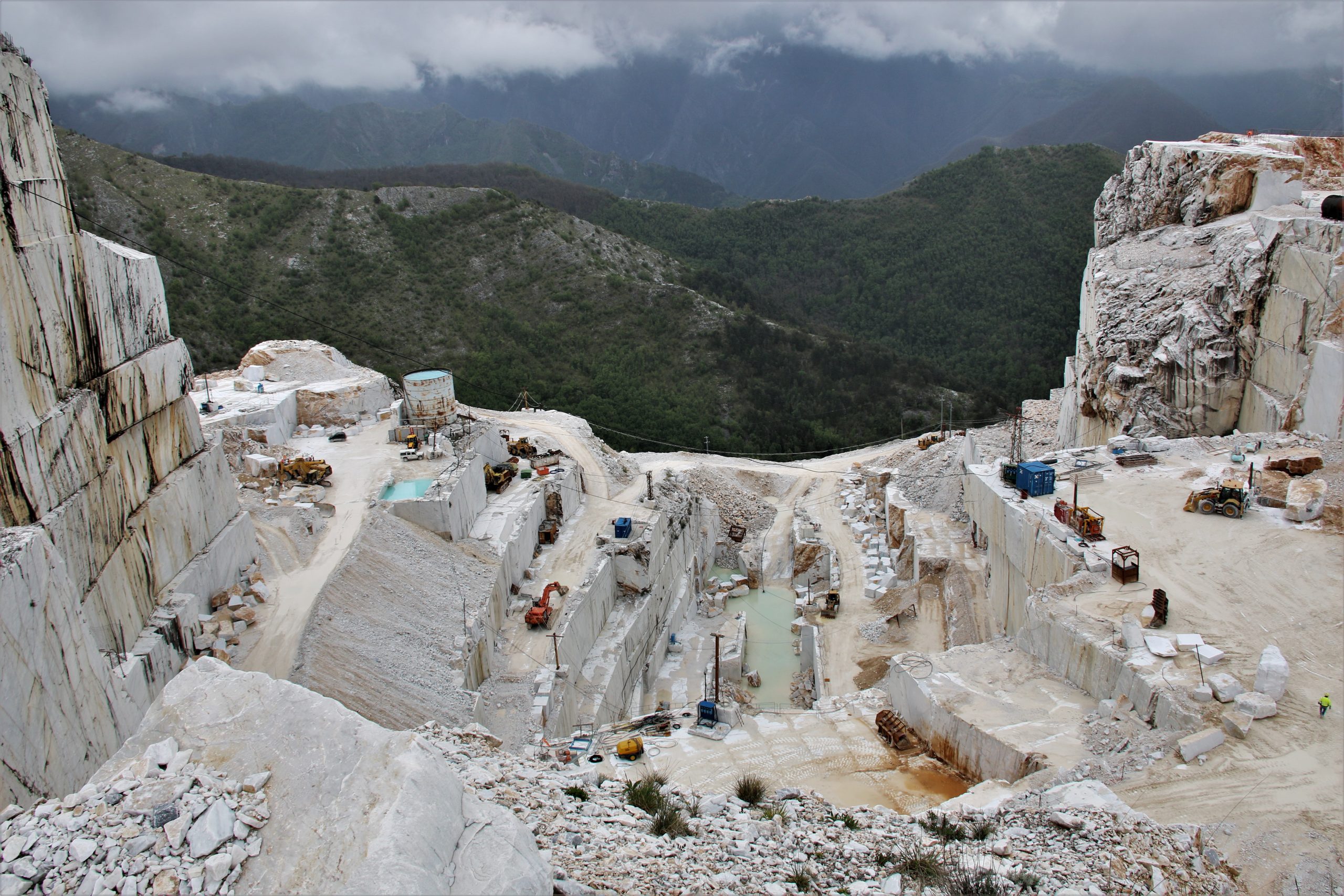 Carrara Marble Mountains – T O N I B R A N C A T I S A N O